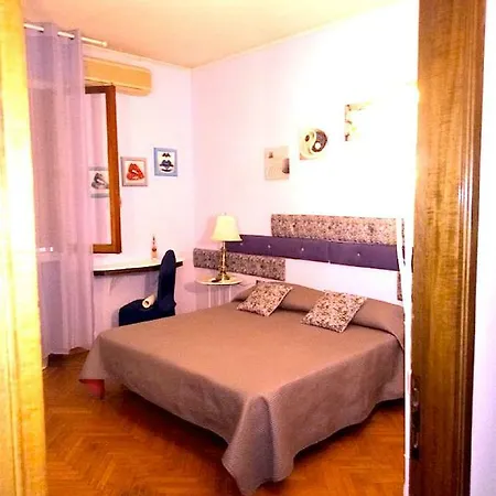 فندق مبيت وإفطار Mel 3*